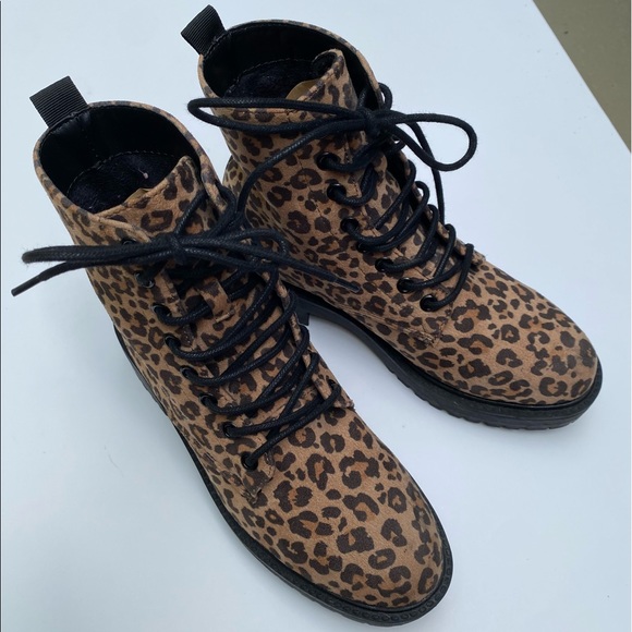 Forever 21 Leopard Print Combat Boot Size 6 - Picture 2 of 10